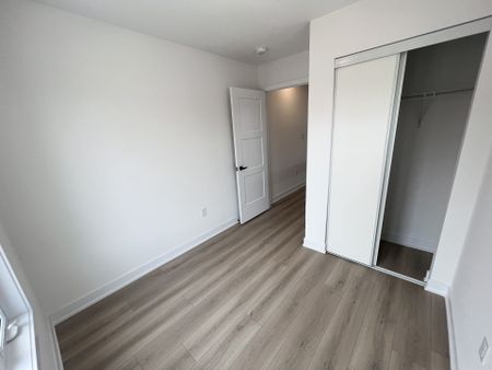 For Lease - 21 Hay Lane, Barrie, Ontario - Photo 4