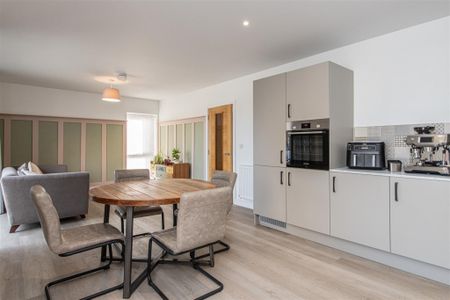 2 bed Apartment To Let - Photo 2