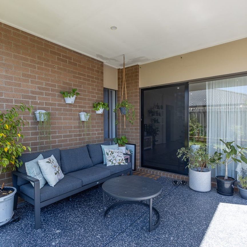 Near New 4 Bedroom Home in Prime Craigieburn Location - Photo 1