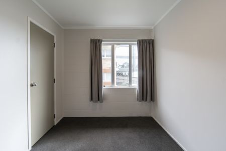 Charming 2-Bedroom Apartment in Hamilton - Photo 3