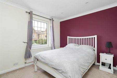 2 bedroom end of terrace house to rent - Photo 4