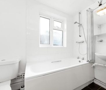 1 bedroom ground floor flat to rent - Photo 2