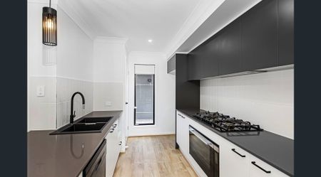 Modern Family Home in Prime Palmview Location - Photo 5