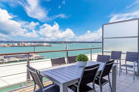 Fully furnished superb harbour views downtown - Photo 2