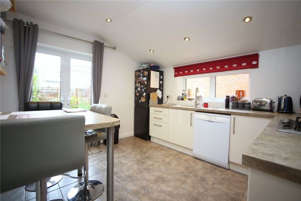 College Road, - Photo 1