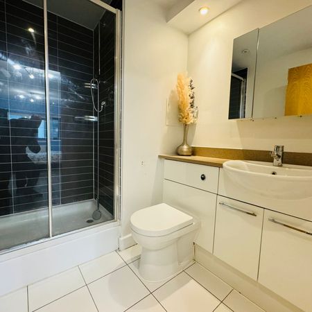 RM1 Blackwall Way | Canary Wharf | London | E14 9GN - Photo 3