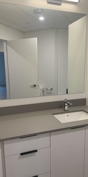 Grand 4 1/2 Centre Ville Sherbrooke. - Photo 1