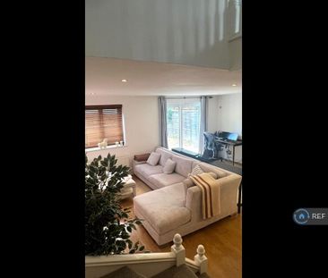3 bedroom semi-detached house to rent - Photo 2