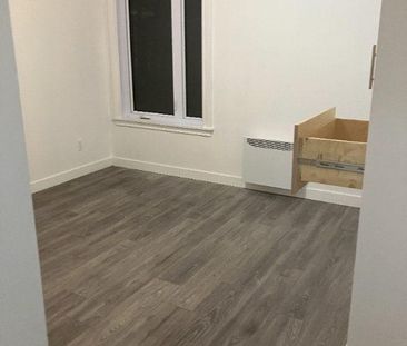 4 1/2 au rez-de-chaussé à louer dans un duplex - Photo 1