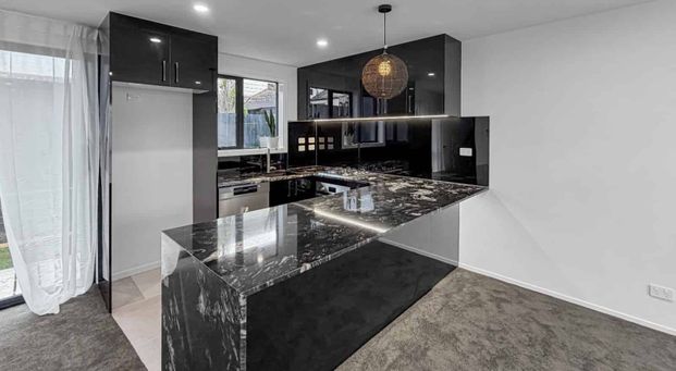 Brand new freestanding home - Photo 1