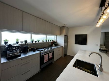 Simply stunning and super private - Photo 5