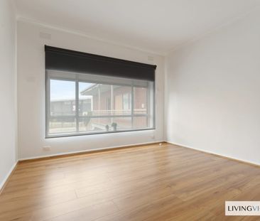 Modern Two-Bedroom Residence in Convenient Sunshine West Location - Photo 2