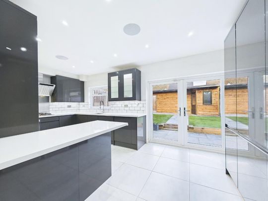 3 bedroom semi-detached house to rent - Photo 1