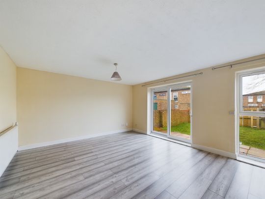 4 bed end of terrace house to rent in Canterbury Way, Stevenage, SG1 - Photo 1