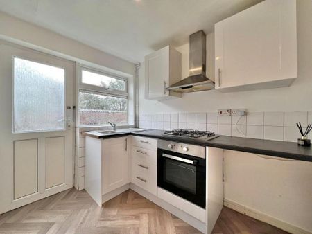 2 bedroom semi-detached house to rent - Photo 5