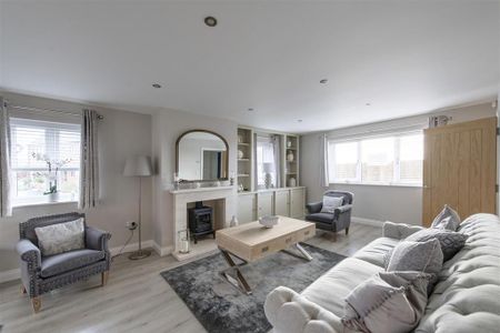 5 bedroom detached house to rent - Photo 2