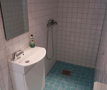 Ljus och välplanerad 1:a i Nacka nära naturreservatet! - Photo 2