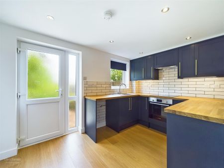 2 bedroom Town house to rent - Photo 4