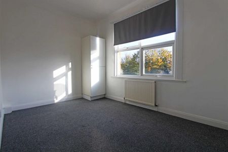 Ramuz Drive, Westcliff On Sea - Photo 5