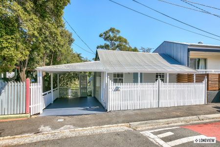 Renovated & Stylish Home in the heart of Paddington! - Photo 2