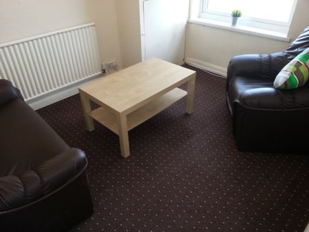 2 Bedroom Terraced To Rent in Lenton - Photo 2