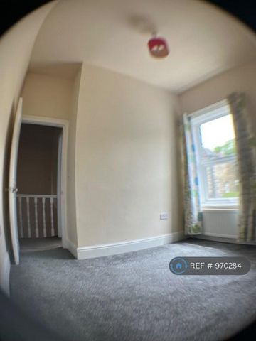 3 bedroom terraced house to rent - Photo 3