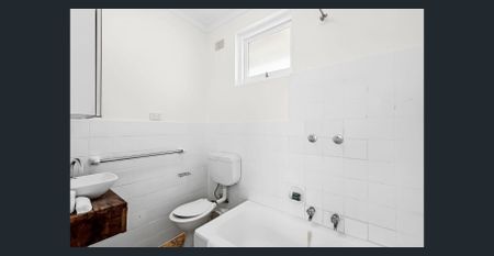 Fresh Apartment in a Peaceful Freshwater Setting - Photo 3