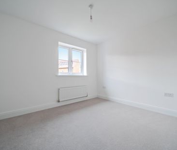 3 bedroom semi-detached house to rent - Photo 3