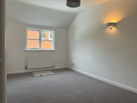 2 bedroom semi-detached house to rent - Photo 4