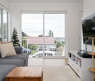 Modern Comfort one bedroom house in a Prime Glen Innes Location - Photo 1