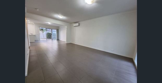 Great family home in a great location within Elizabeth Hills. Within walking distance to the local schools. - Photo 1