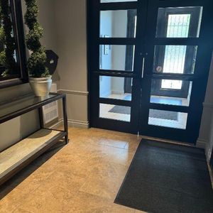 LA COUPOLE SUPERBE CONDO RDC AVEC CHUTE ASCENSEUR ET PISCINE 41/2 2CC 1800/M - Photo 2