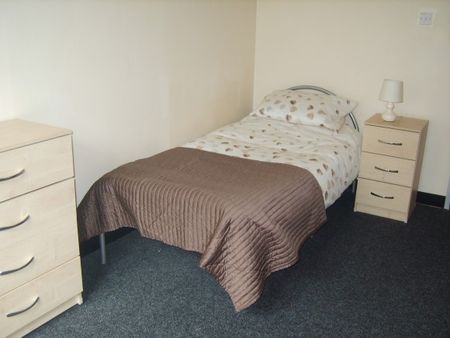 Student Accommodation in Hanley town center, good rates - Photo 2