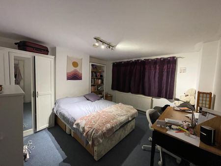 3 bedroom flat to rent - Photo 5