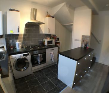 4 Bed - 52 Harold Place, Hyde Park, Leeds - LS6 1PQ - Student - Photo 2