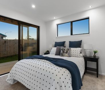 Elegant Beachside Residence in Manly - Photo 4