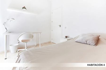 Calle Farmaceútico Murillo Herrera, Sevilla, Andalusia 41010 - Photo 4