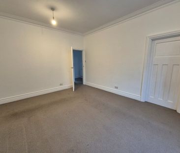 2 Bed Flat, Golders Green Road, NW11 - Photo 4