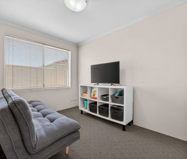 Modern Comfort in Madeley - Photo 2