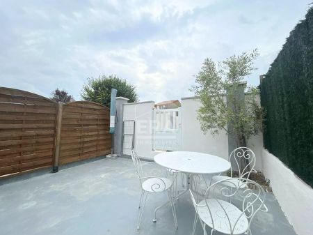 A LOUER LE PUY SAINTE REPARADE 13610 APPARTEMENT MEUBLE TYPE 2 PIECES D'ENVIRON 20M² AVEC TERRASSE - Photo 2