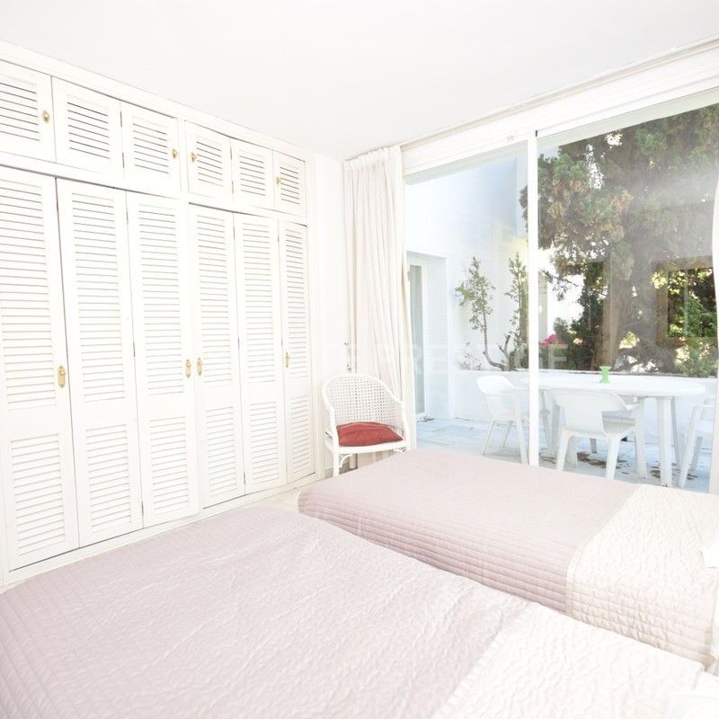 GROUND FLOOR CORNER APARTMENT WITH LARGE TERRACES IN ALCAZABA BEACH - Photo 1