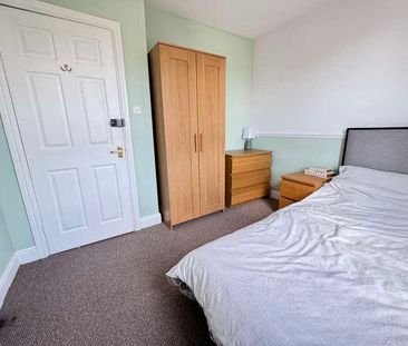 Bed // West End // Student House // Aug, LN1 - Photo 1