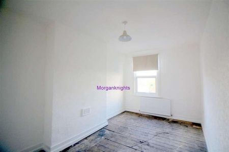 High Street North, East Ham, E6 - Photo 3