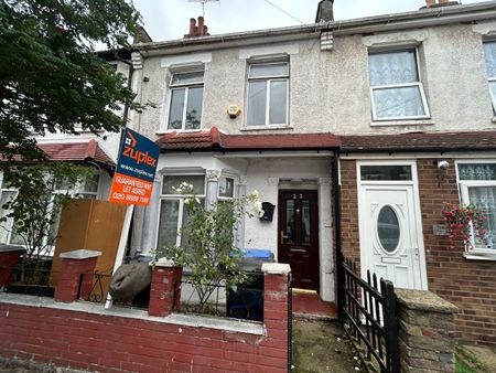 4 Bed Terraced House, Raynham Avenue, N18 - Photo 3