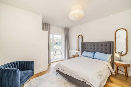 4 bedroom semi-detached house to rent - Photo 3