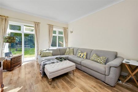 5 bedroom detached house to rent - Photo 2