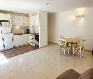 Location Appartement 1 pièce 36m² SIX FOURS LES PLAGES 83140 - Photo 3