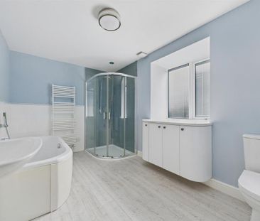 4 bedroom detached bungalow to rent - Photo 3