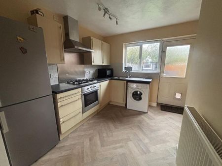 2 bedroom end of terrace house to rent - Photo 4