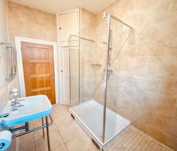 Newly Decorated City Centre Flat with Roof Terrace - Bills Included - Photo 1
